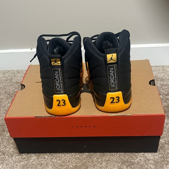 Jordan Retro 12 - Picture 3 of 7